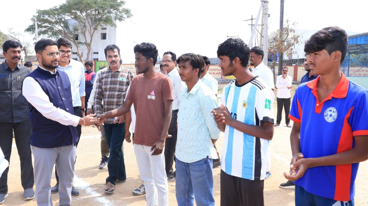 ప్రతిభావంతులైన క్రీడాకారులకు  ప్రోత్సాహం     జిల్లా కలెక్టర్ రిజ్వాన్ బాషా షేక్ 